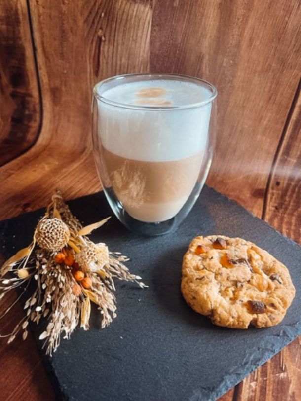 latté macchiato et cookie fait maison